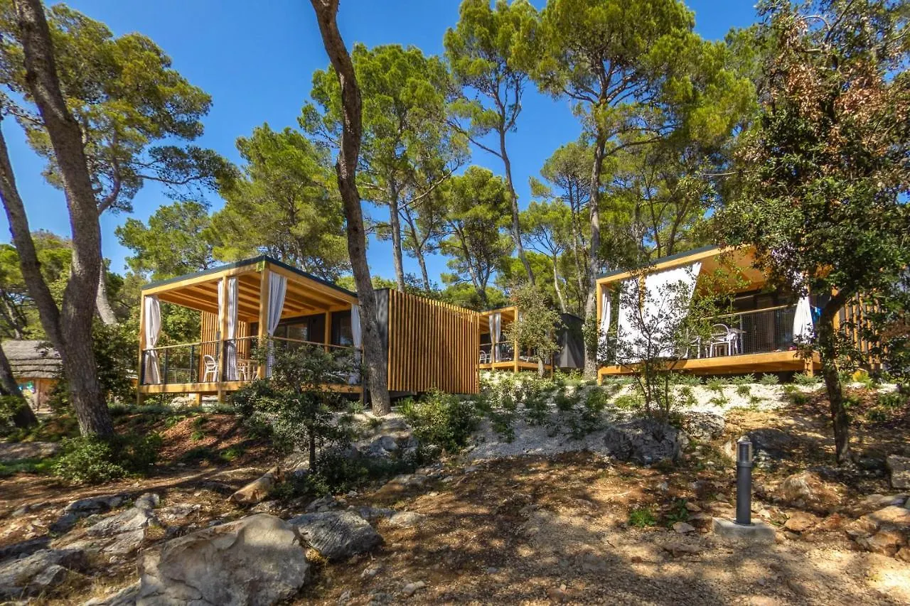 Pine Beach Pakostane Glamping Homes