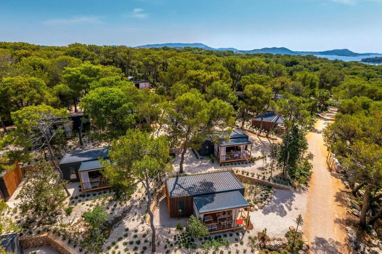 Pine Beach Pakostane Glamping Homes 0*,