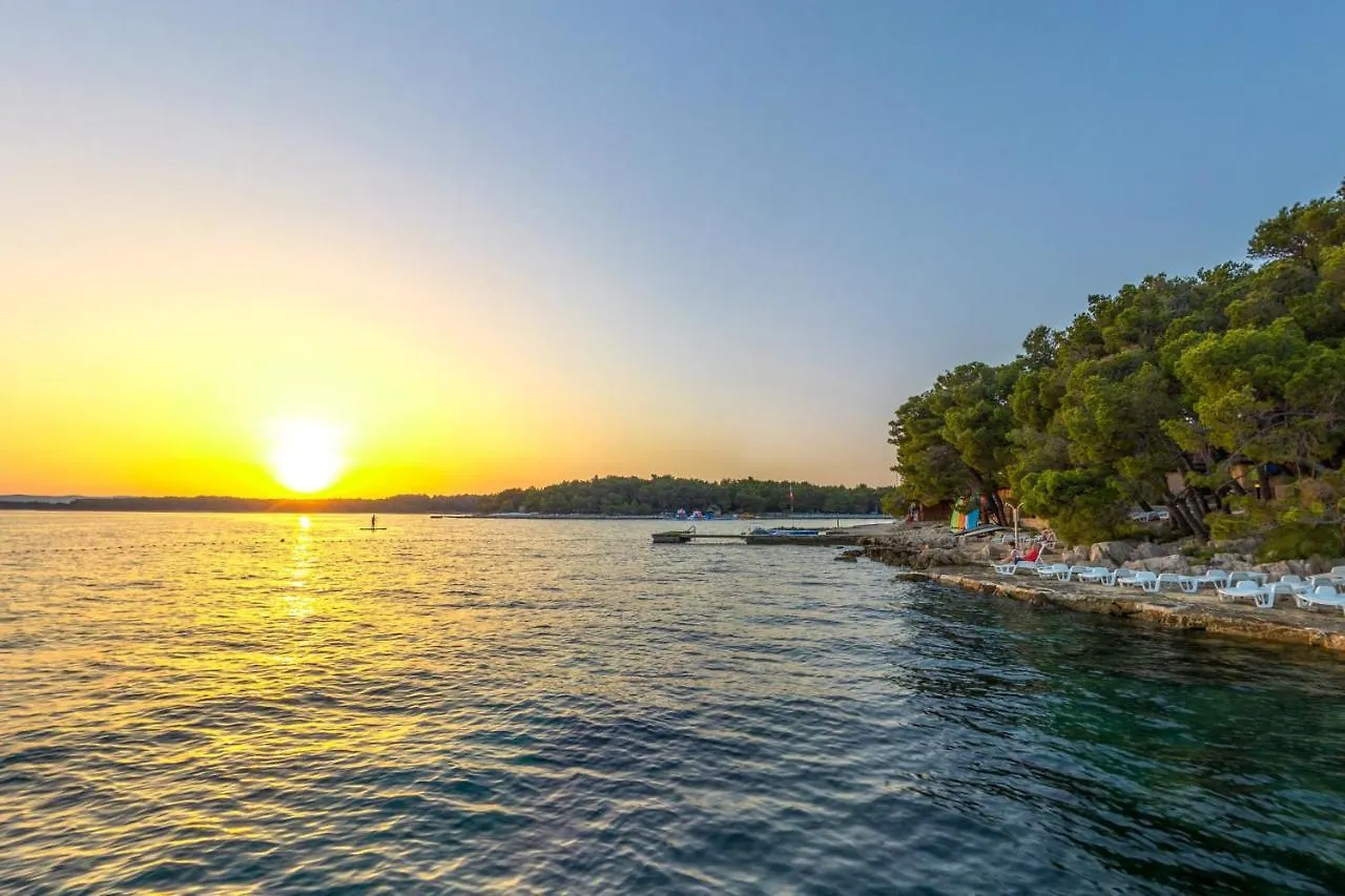 Pine Beach Pakostane Glamping Homes