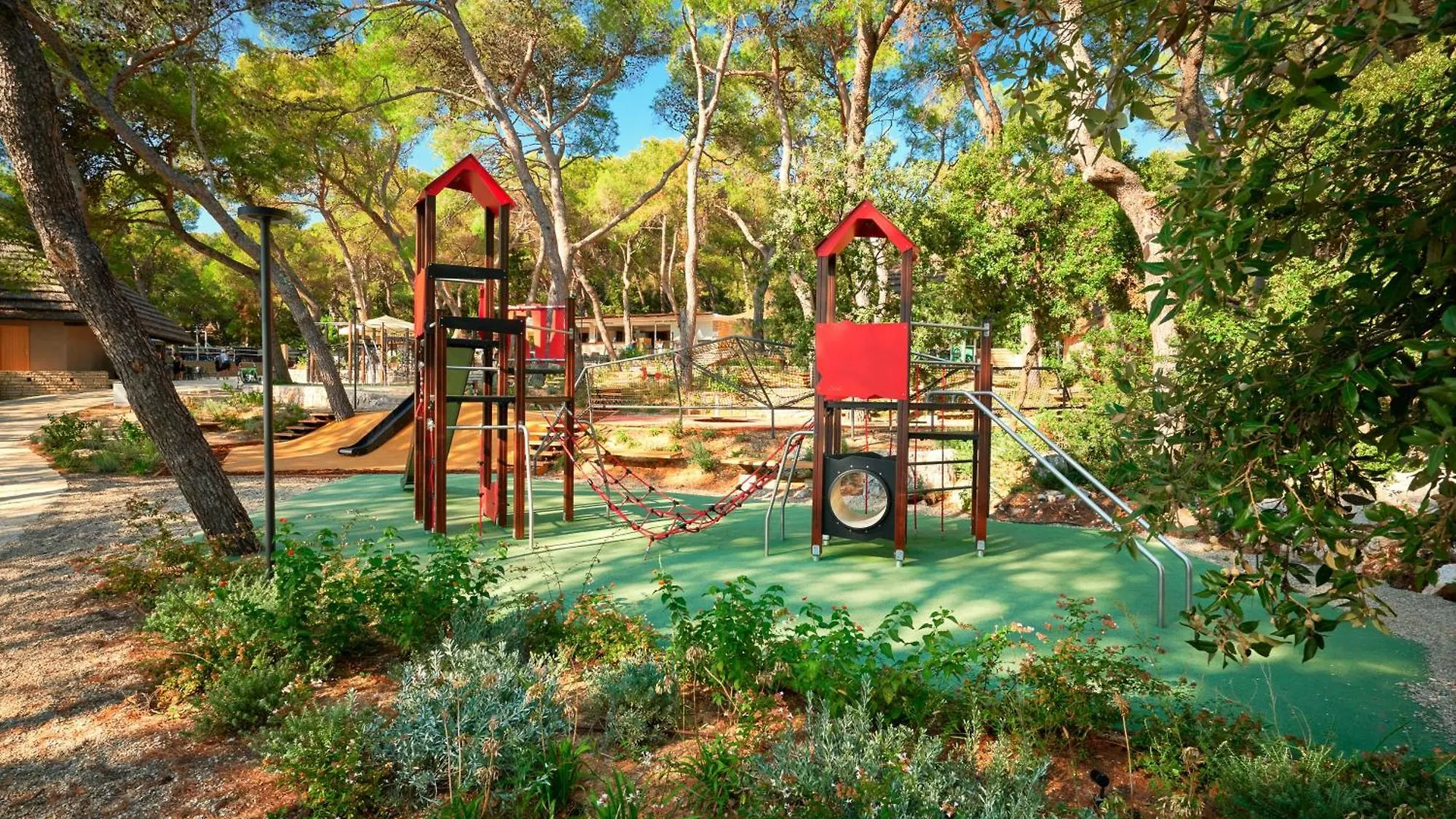 Pine Beach Pakostane Glamping Homes